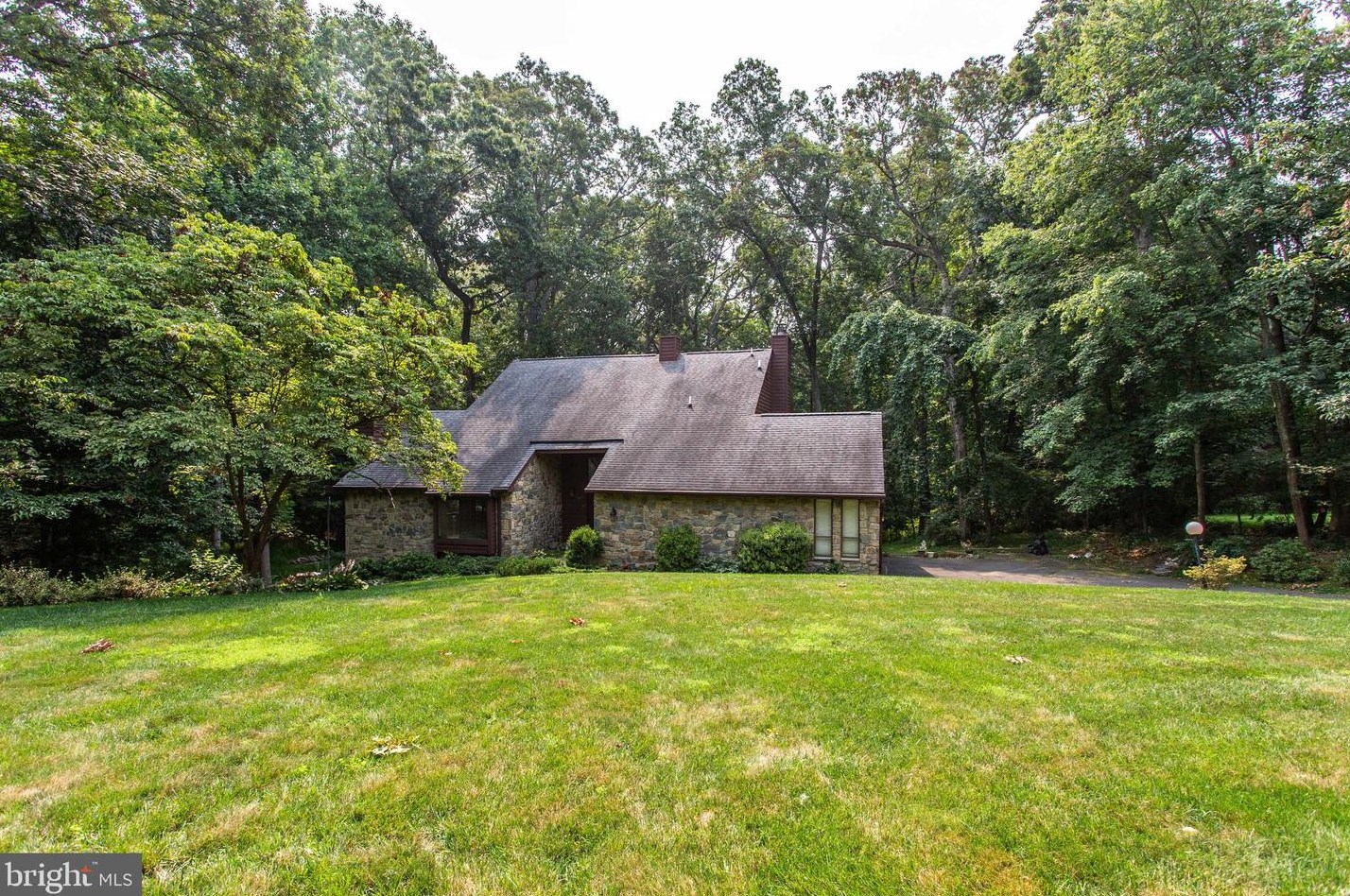 1417 Trap Rd, Vienna, VA 22182-1642