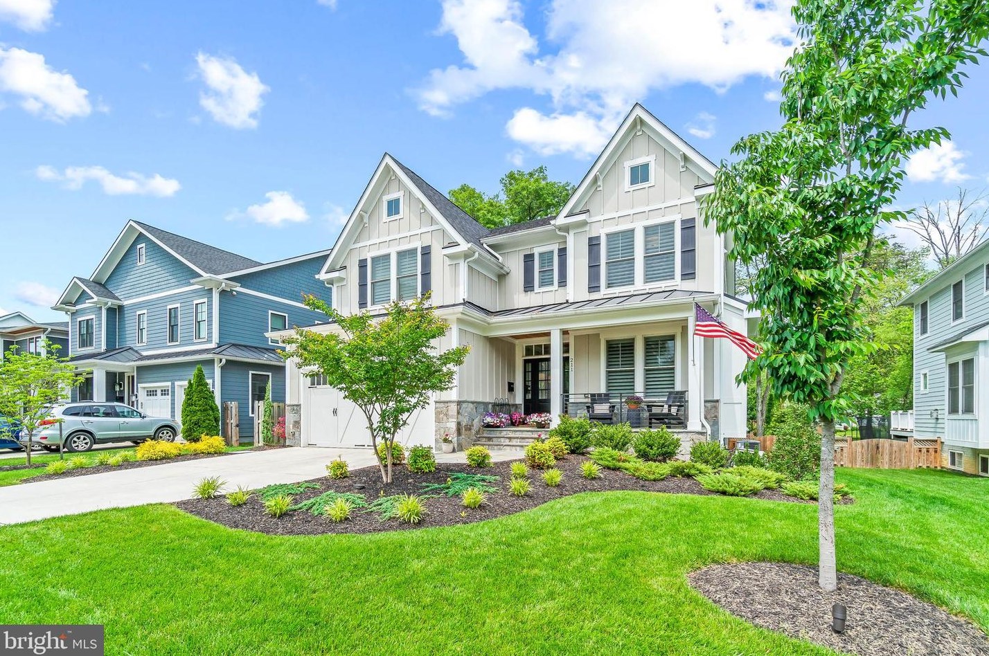 211 Battle St, Vienna, VA 22180-6304
