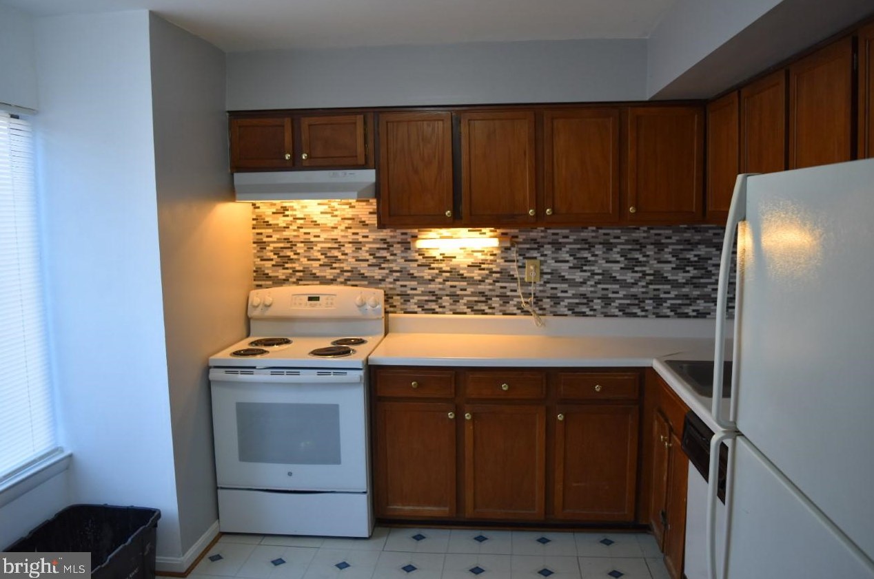 6026 Forrest Hollow Ln, Springfield, VA 22152