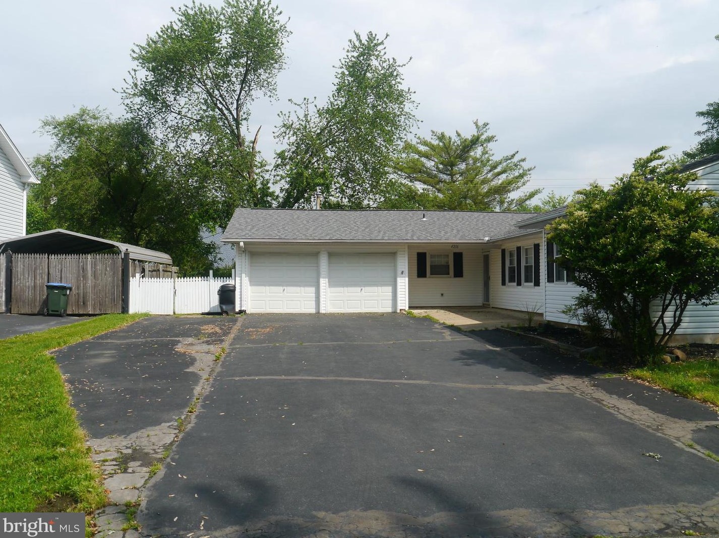 4216 Minstrell Ln, Fairfax, VA 22033-3217