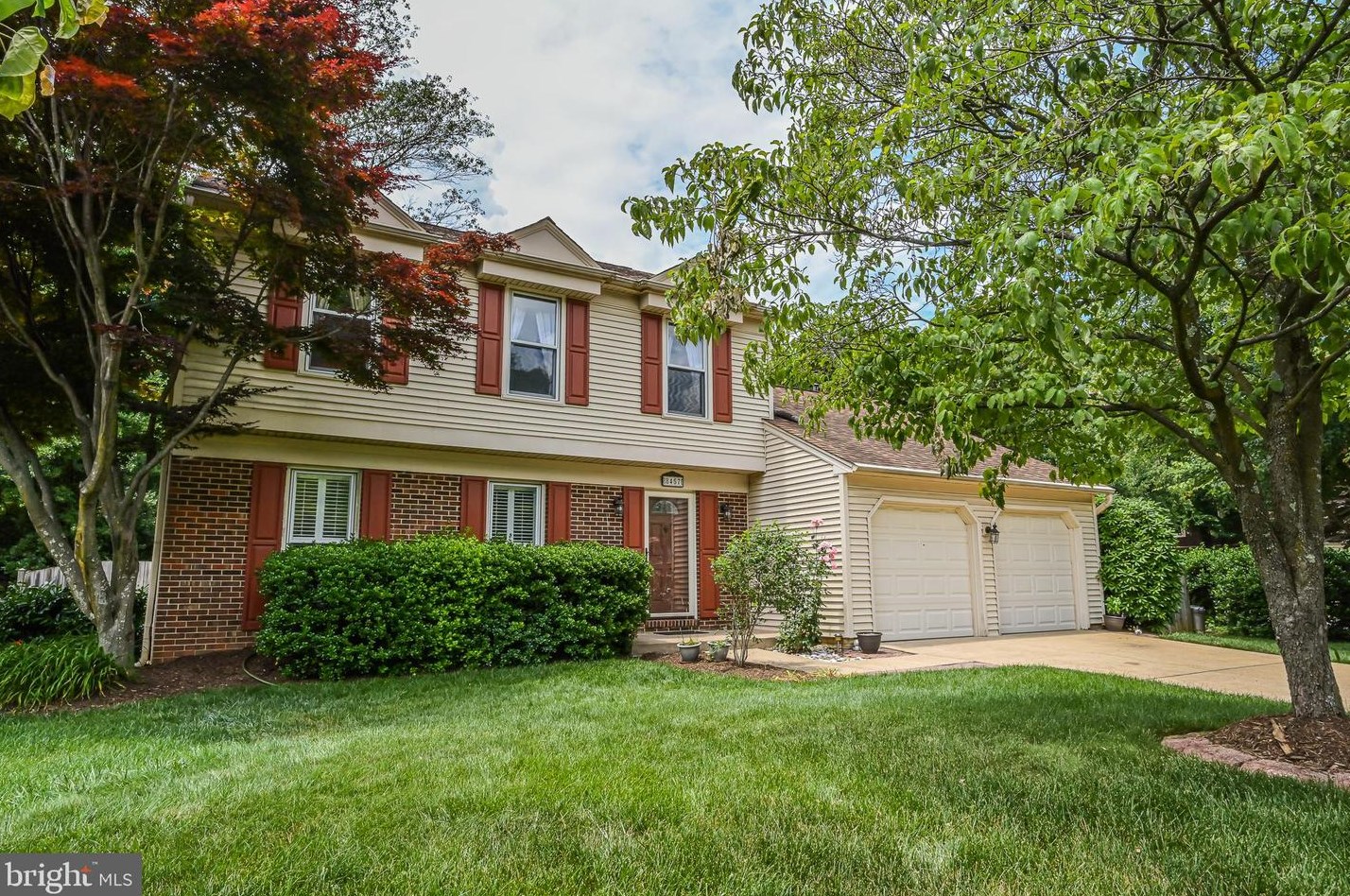 8457 Hunt Valley Dr, Vienna, VA 22182-3743