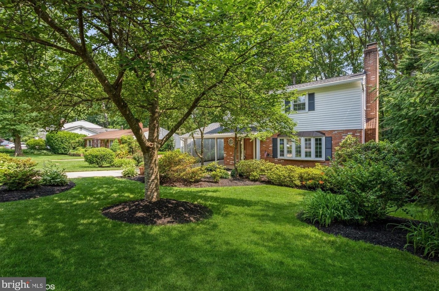 4425 Rockcrest Dr, Fairfax, VA 22032-1821