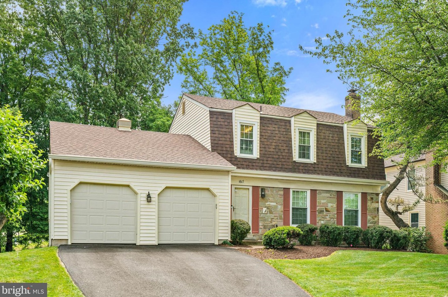 1617 Winterwood Pl, Herndon, VA 20170