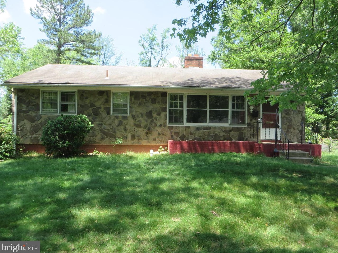 6804 Glenmont St, Falls Church, VA 22042