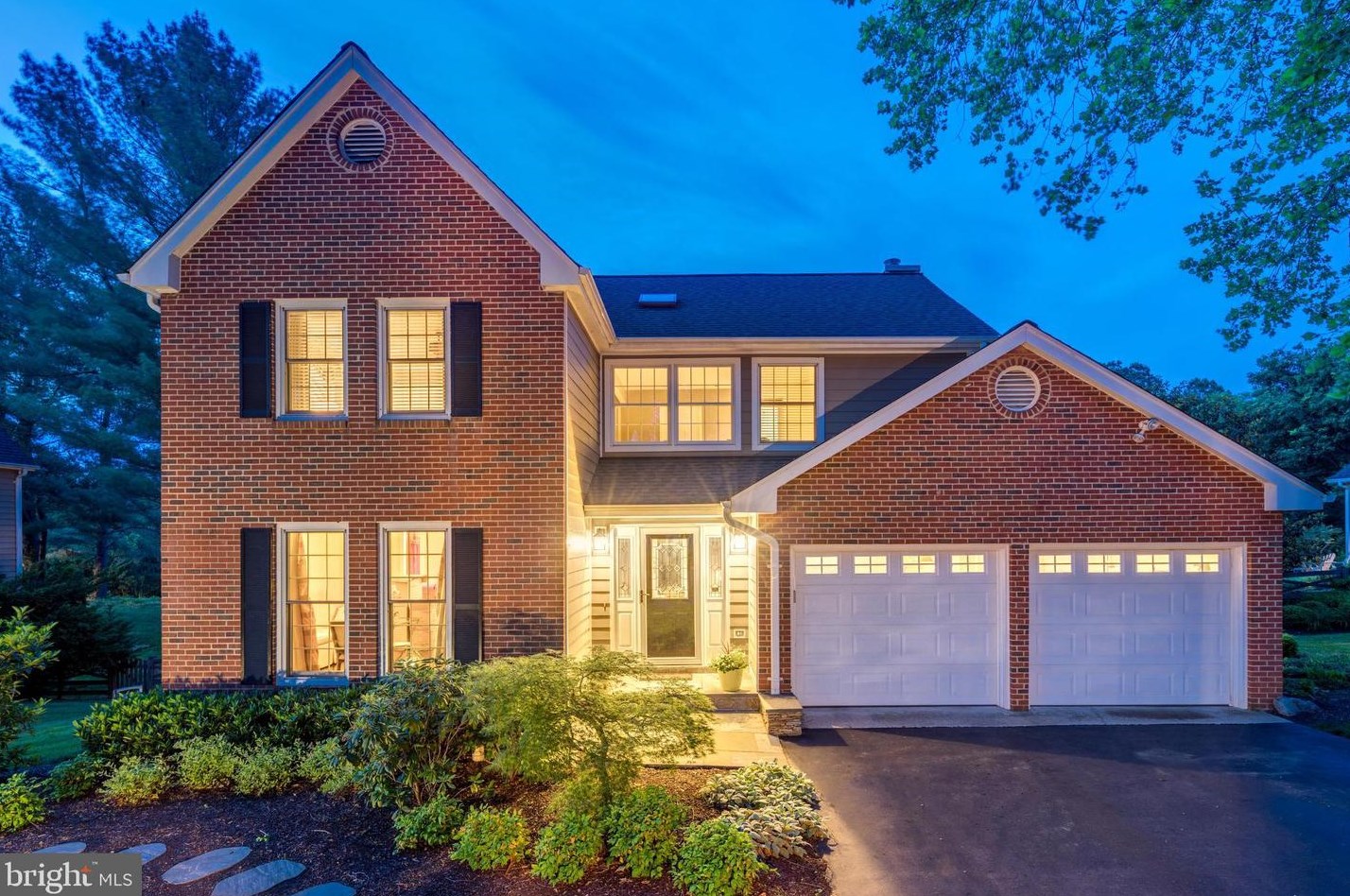 9816 Squaw Valley Dr, Vienna, VA 22182-1959