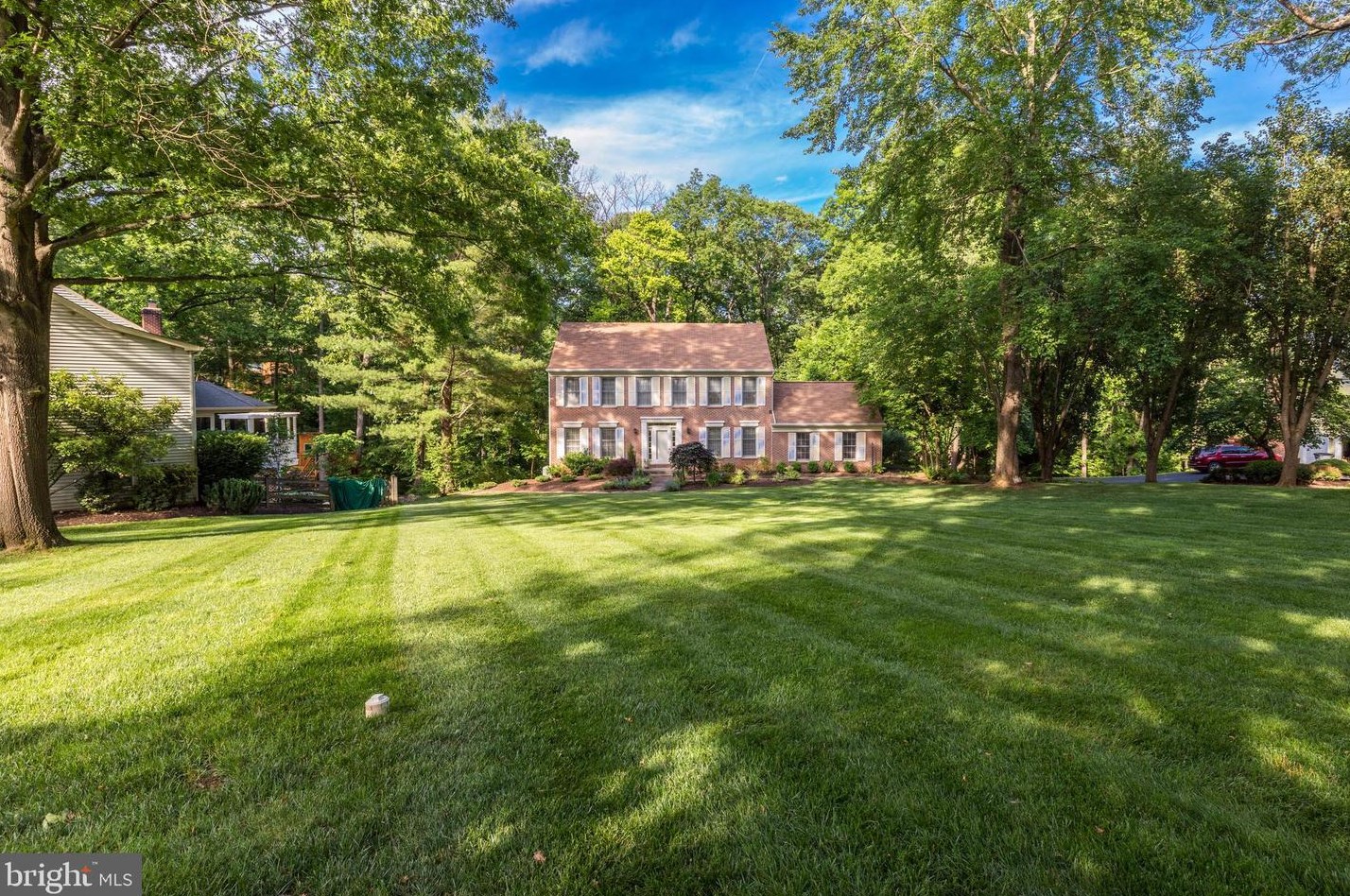 10858 Meadow Pond Ln, Vienna, VA 22124-1446