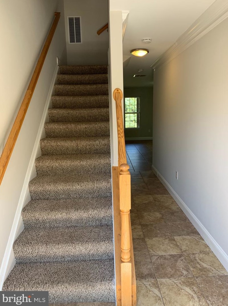 2010 Capstone Cir, Herndon, VA 20170