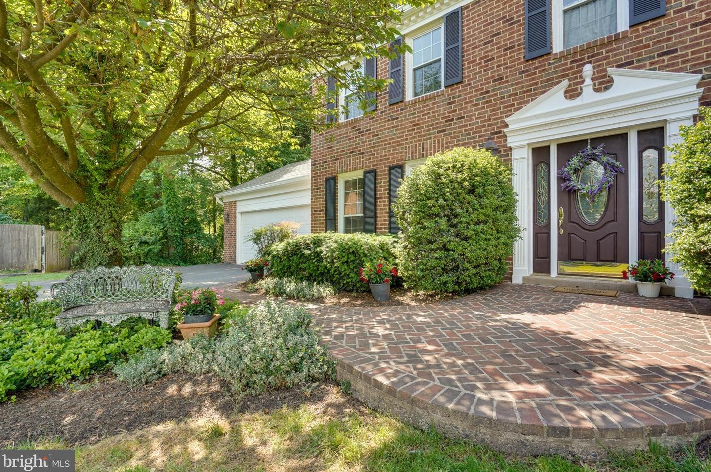 3409 Lyrac St, Vienna, VA 22124-2214