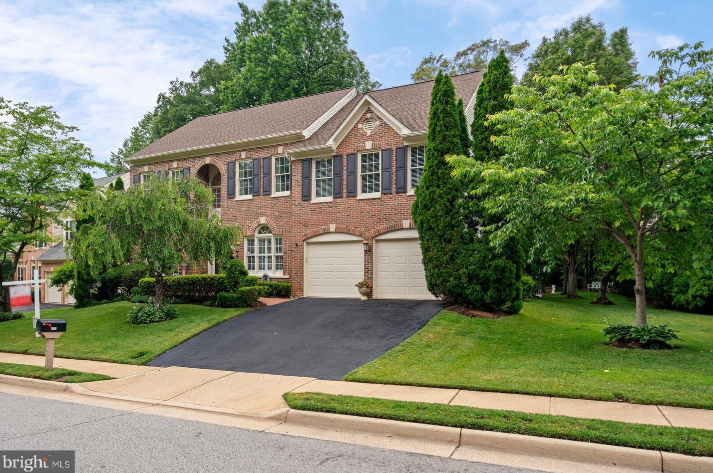 8852 Silverline Dr, Fairfax, VA 22039-3075