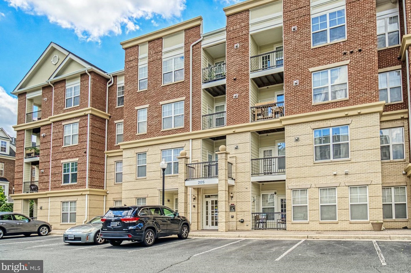 205 Meeting House Station Square #301, Herndon, VA 20170