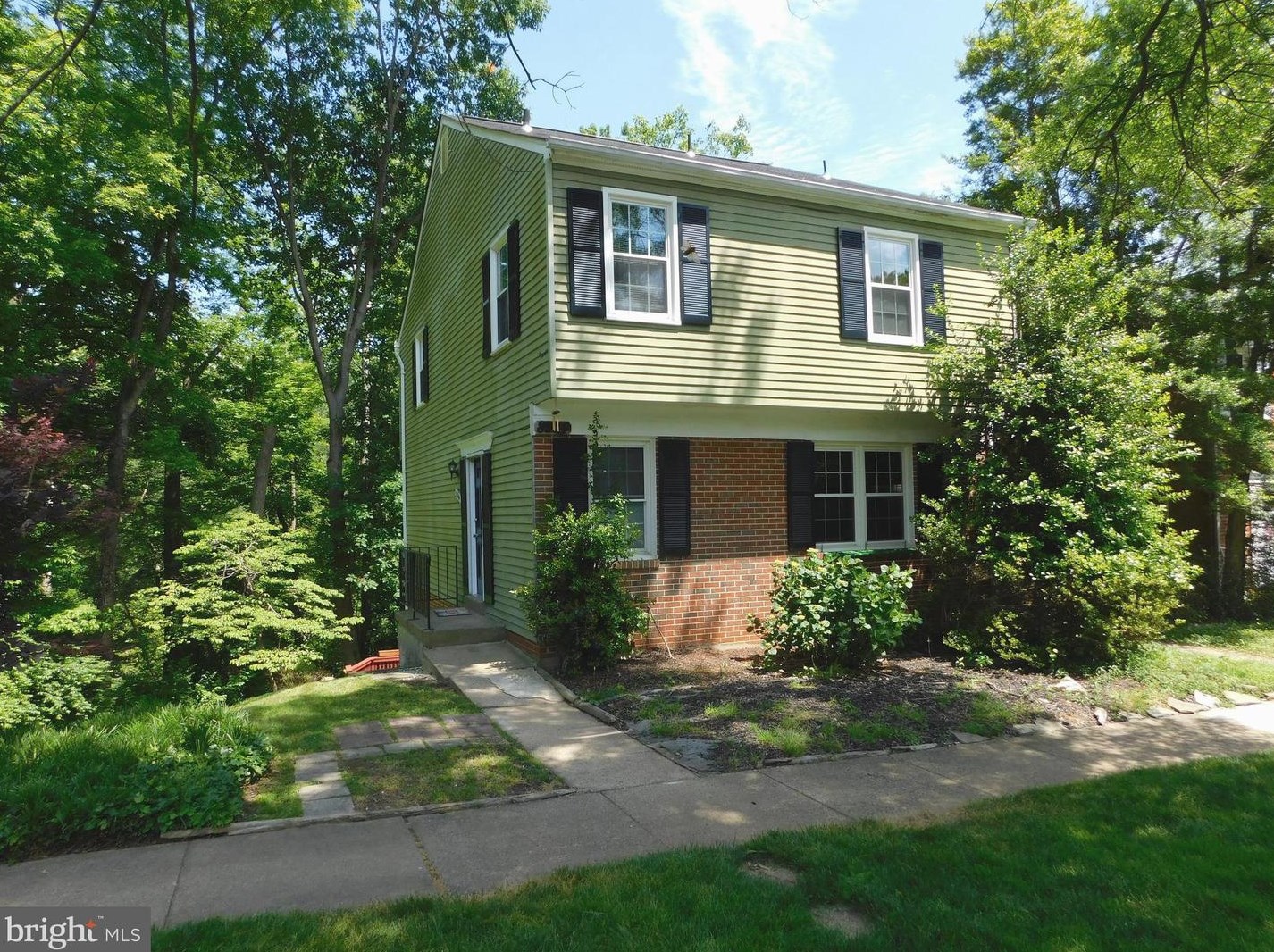 8344 Uxbridge Ct, Springfield, VA 22151