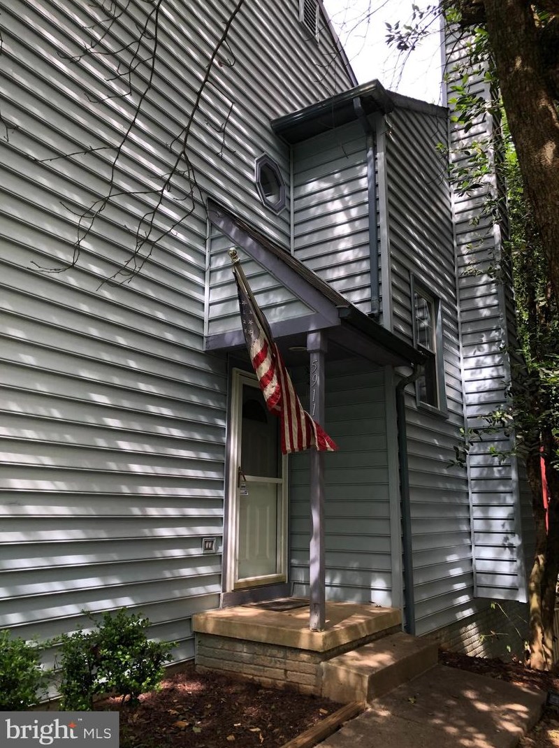 5911 Roberts Common Ct, Springfield, VA 22015