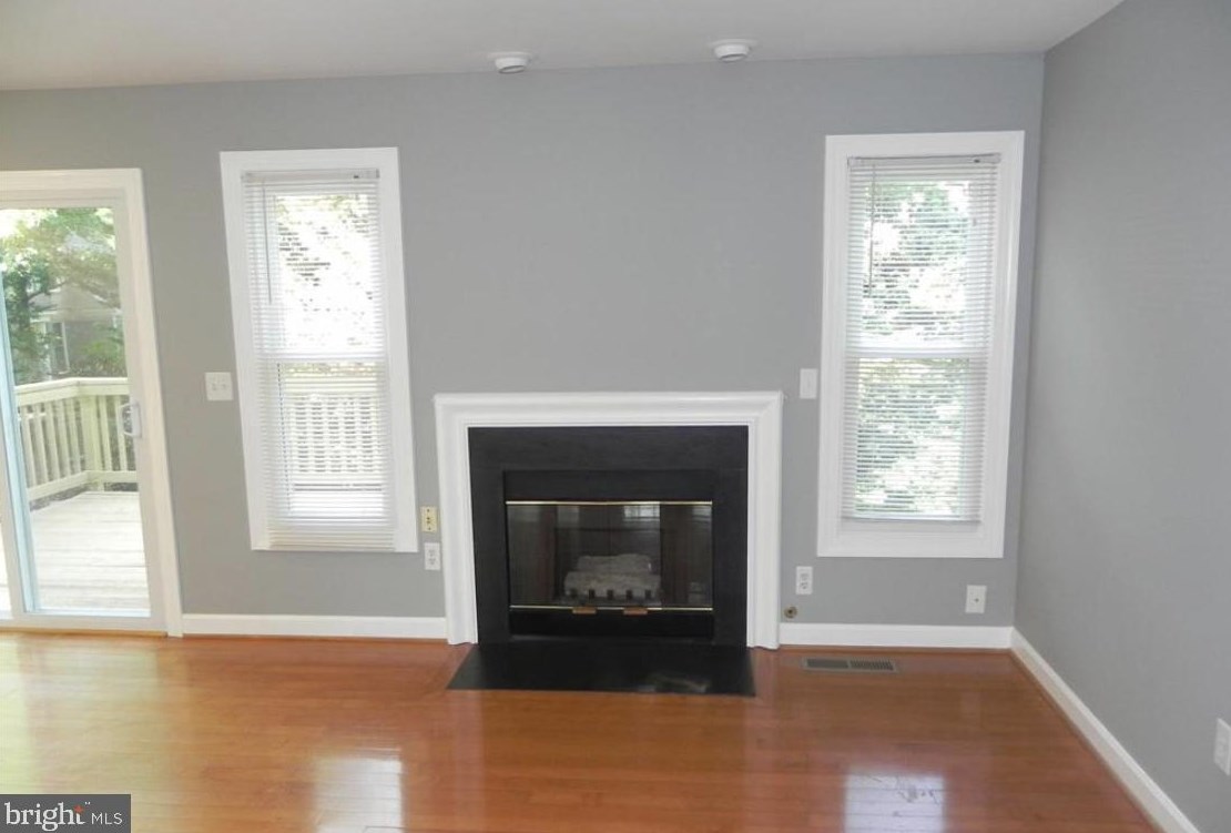 2044 Meadow Springs Dr, Vienna VA  22182-3771 exterior