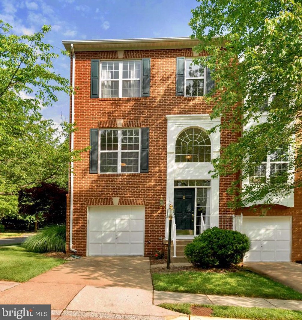 11508 Wild Hawthorn Ct, Herndon, VA 20194