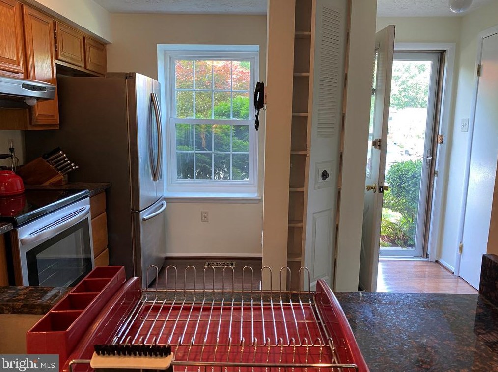 13641 Forest Pond Ct, Centreville, VA 20121-3012
