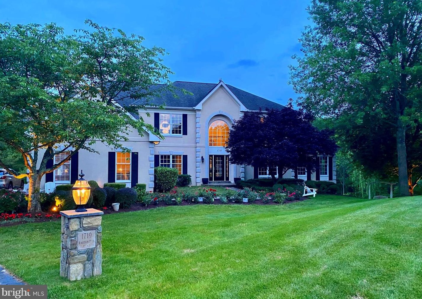 1719 Raleigh Hill Rd, Vienna, VA 22182-1856