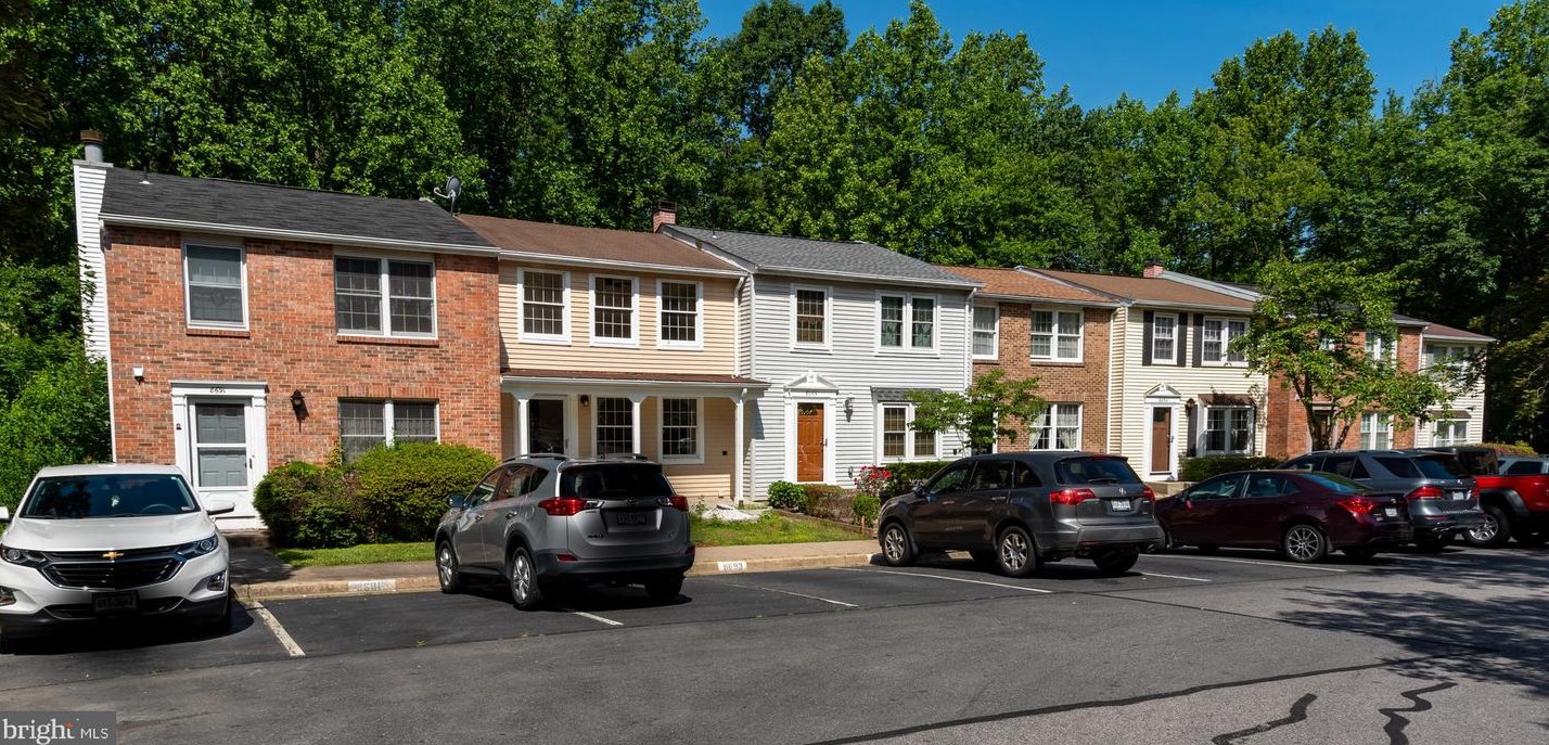 8693 Bent Arrow Ct, Springfield, VA 22153