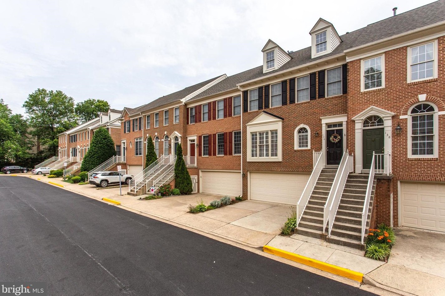 136 Roland Ct, Vienna, VA 22180-6269