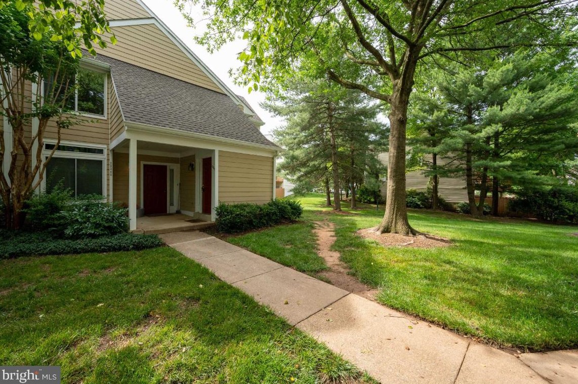 12347 Strong Ct, Fairfax, VA 22033-2848