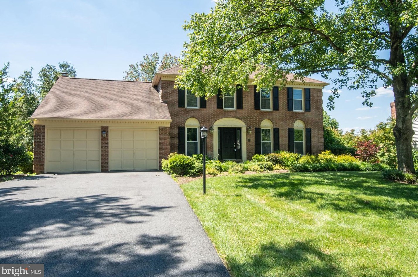 9714 Days Farm Dr, Vienna, VA 22182