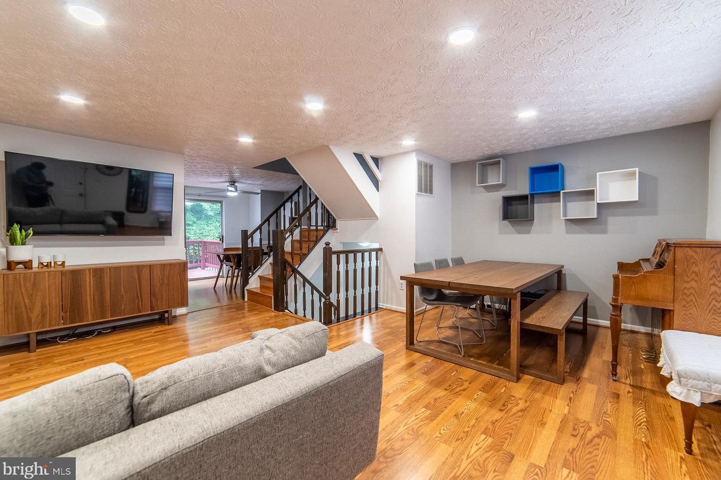 9189 Forest Breeze Ct, Springfield, VA 22152