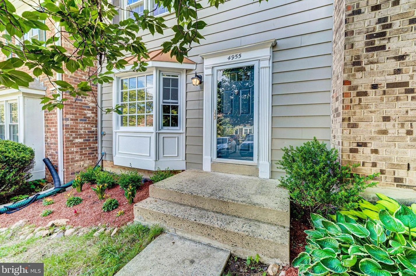 4955 Mcfarland Ct, Fairfax, VA 22032-2521