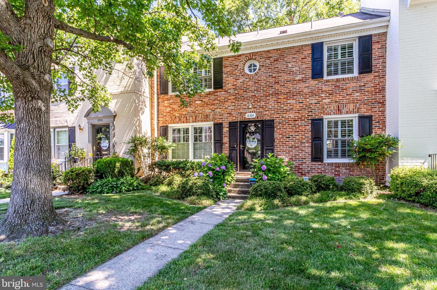 8304 Wickham Rd, Springfield, VA 22152