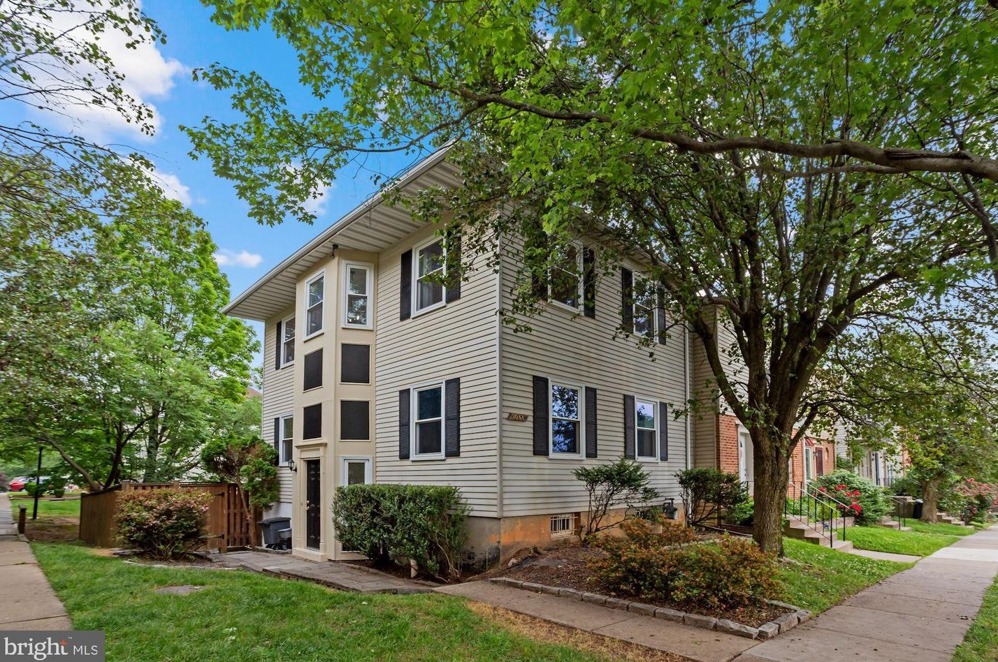 3061 Hickory Grove Ct, Fairfax, VA 22031-1145
