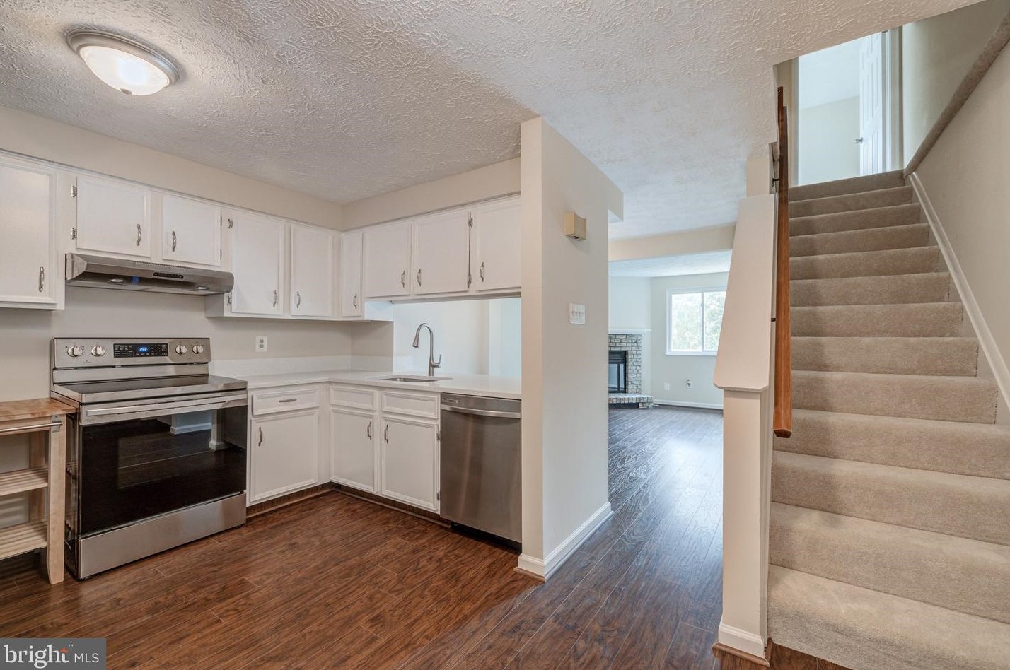 8409 Cedar Falls Ct, Springfield, VA 22153