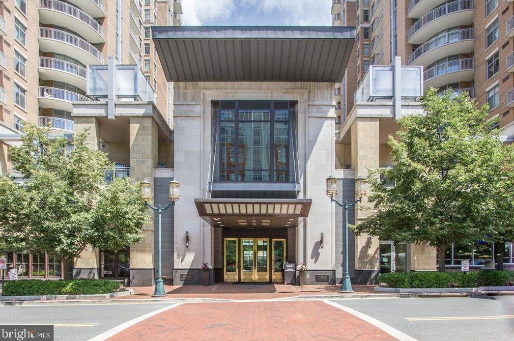 11990 Market St #1508, Herndon, VA 20190