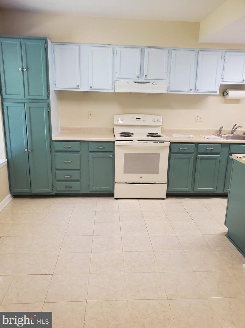 6431 Old Scotts Ct, Springfield, VA 22152