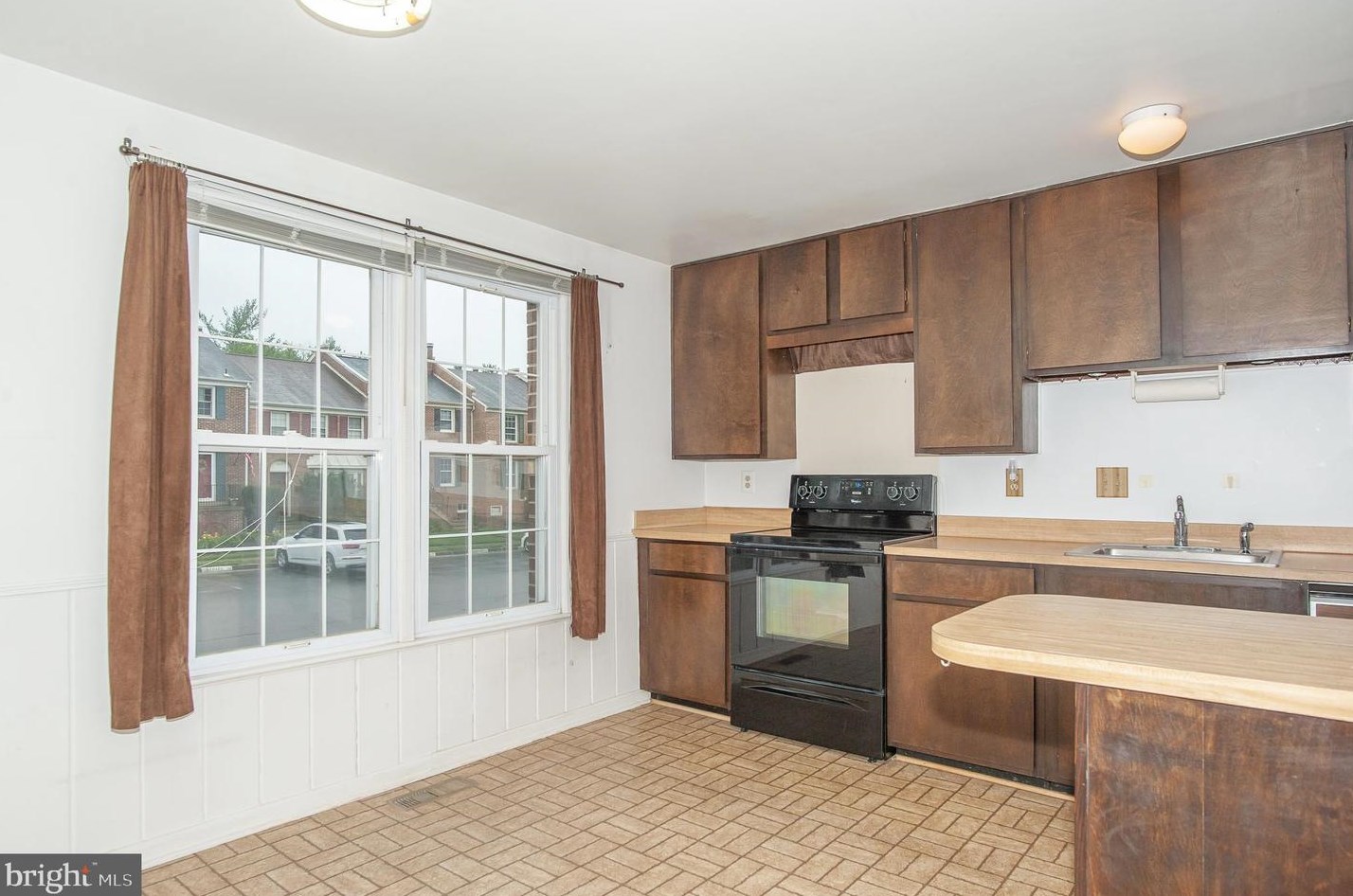8002 Sleepy View Ln, Springfield, VA 22153