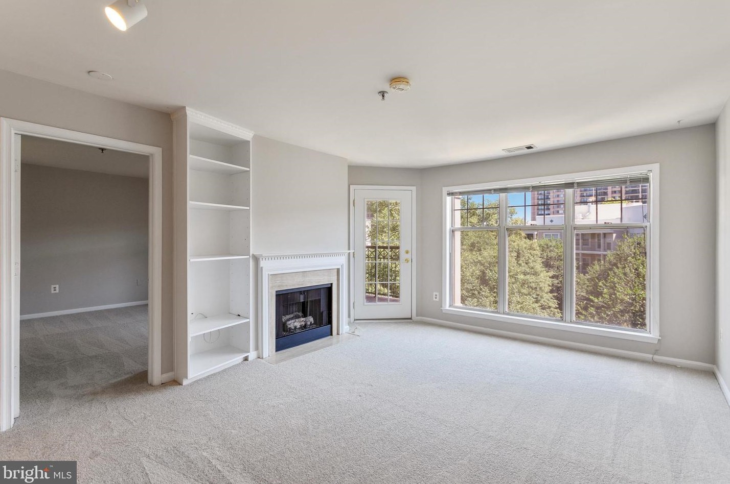 5575 Seminary Rd #414, Falls Church, VA 22041