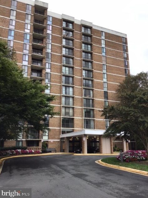 2300 Pimmit Dr #1408, Falls Church, VA 22043
