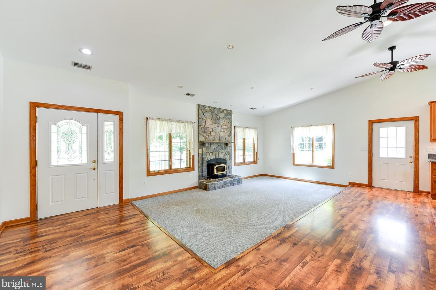 300 Lewis St, Vienna, VA 22180-4207