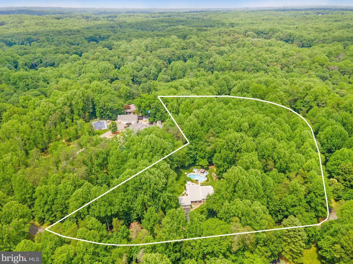 7151 Swift Run Trails Dr, Fairfax, VA 22039-2122