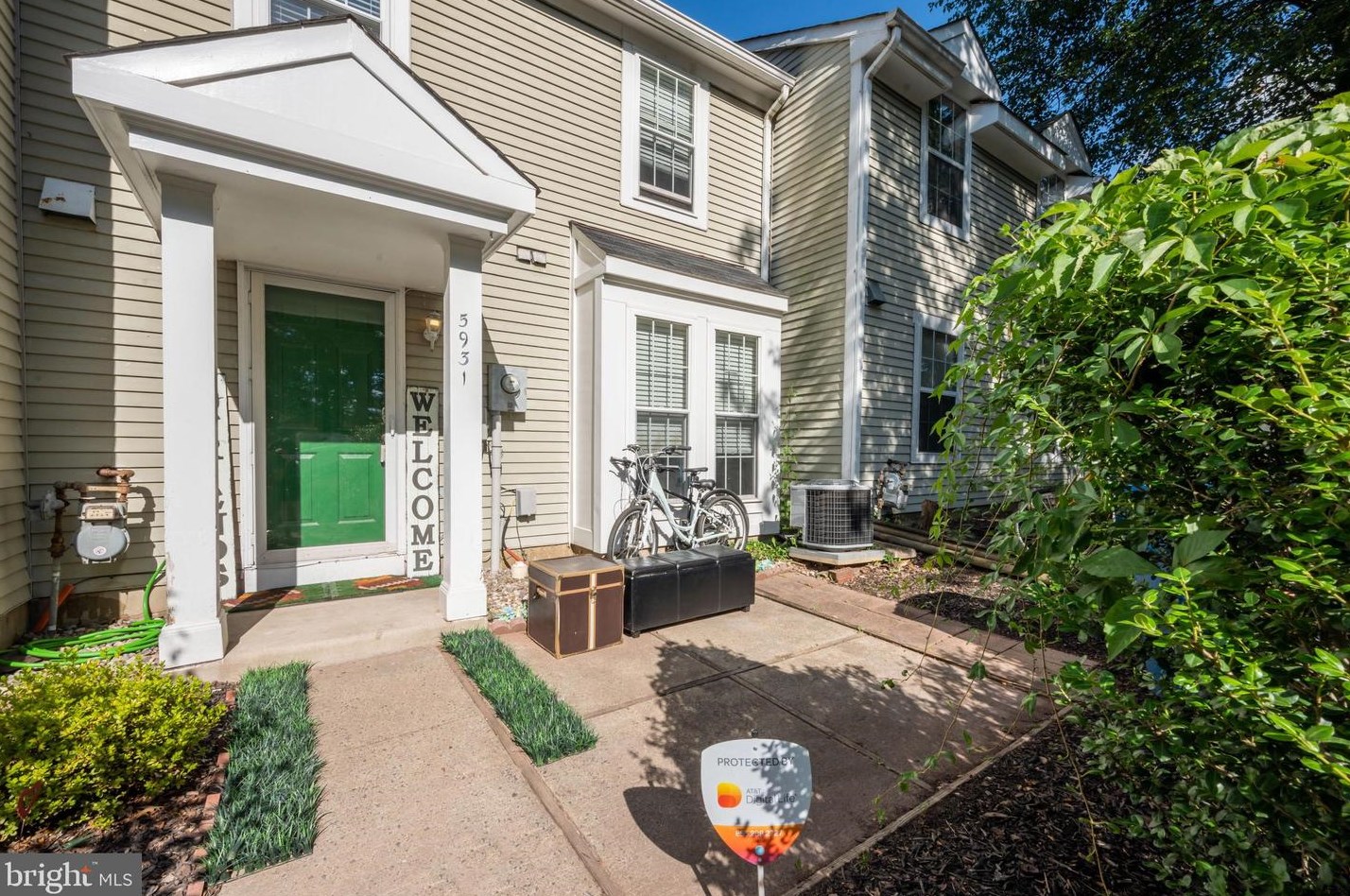 5931 Havener House Way, Centreville, VA 20120-3208