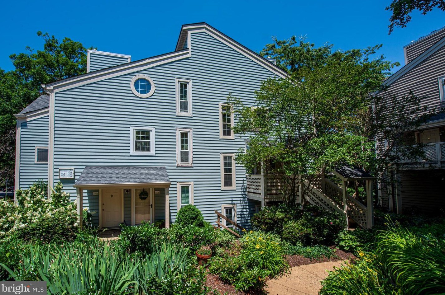 7732 Willow Point Dr, Falls Church, VA 22042