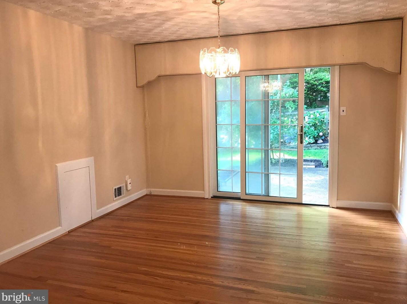 7111 Galgate Dr, Springfield, VA 22152