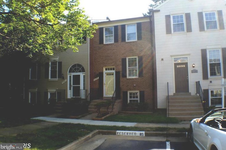 2753 Stone Hollow Dr, Vienna, VA 22180