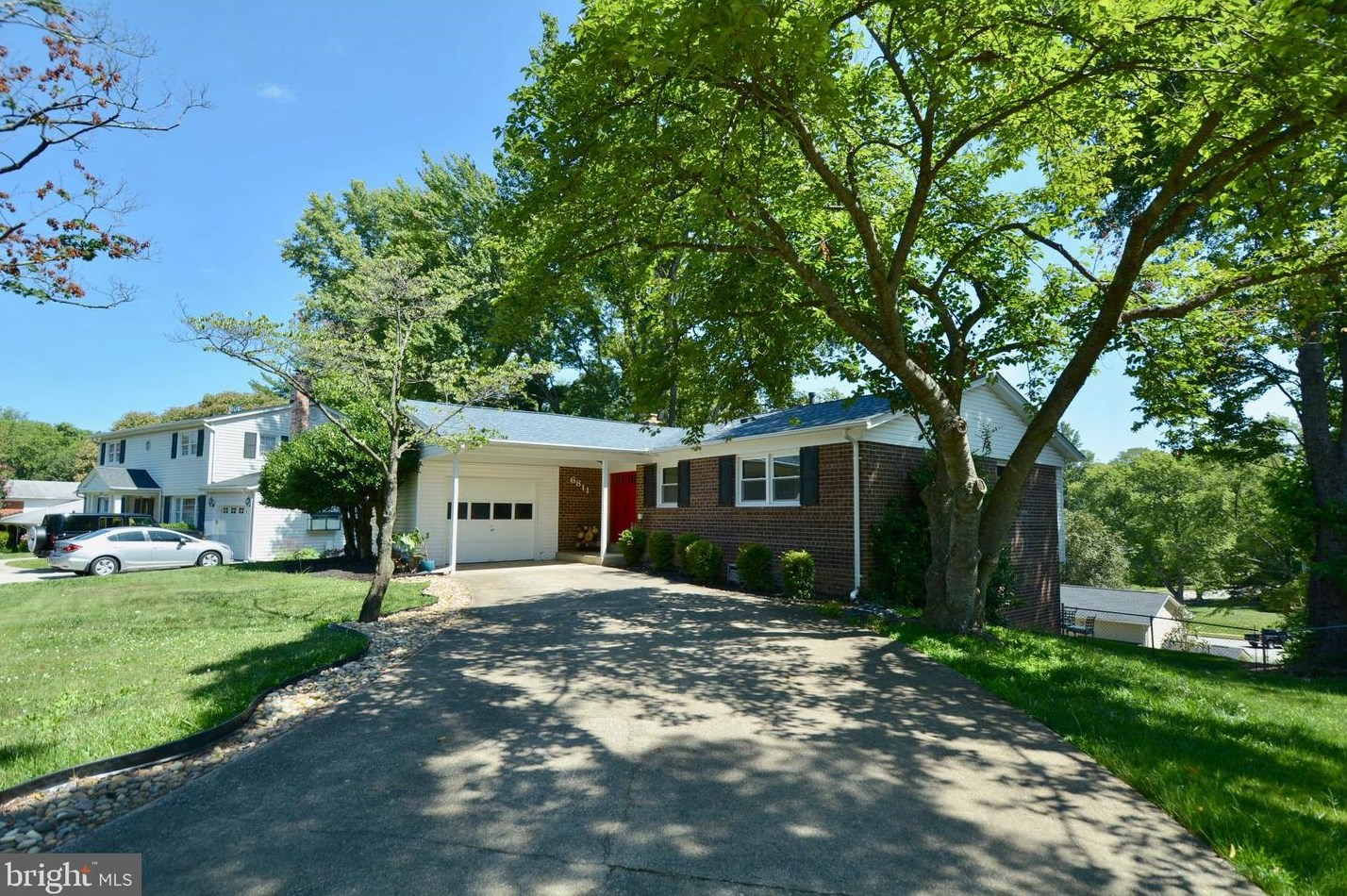 6811 Sydenstricker Rd, Springfield, VA 22152