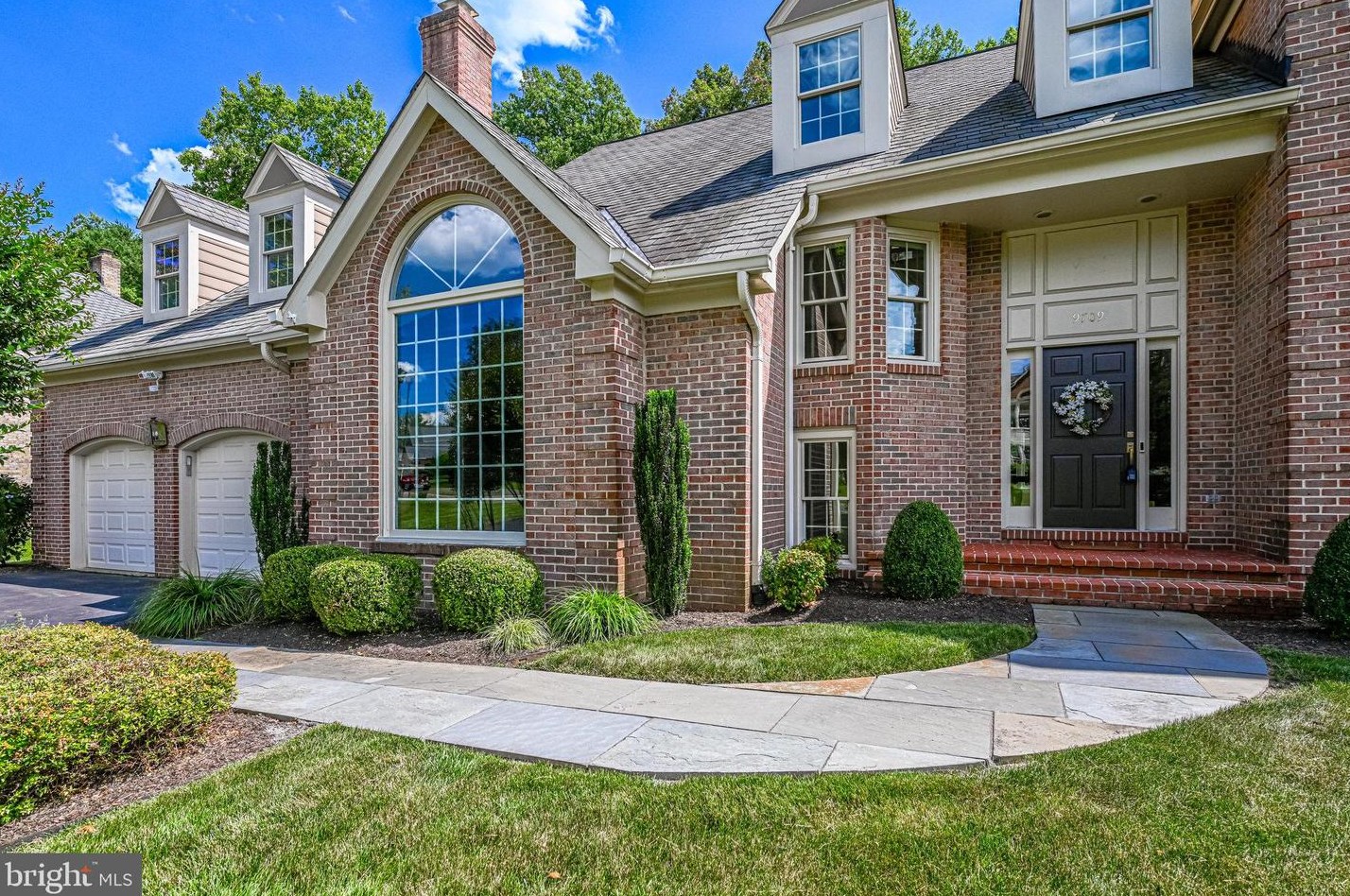 9709 Middleton Ridge Rd, Vienna, VA 22182-1493