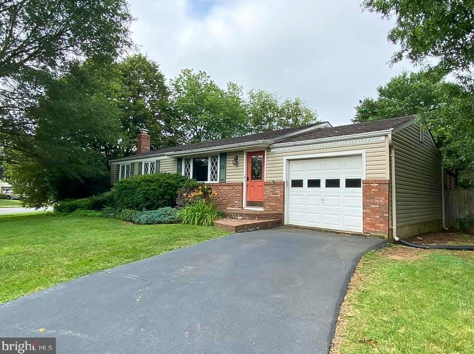15101 Kamputa Dr, Centreville, VA 20120