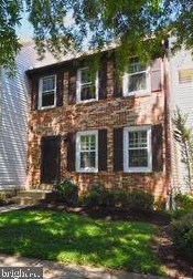 11940 Sentinel Point Ct, Herndon, VA 20191