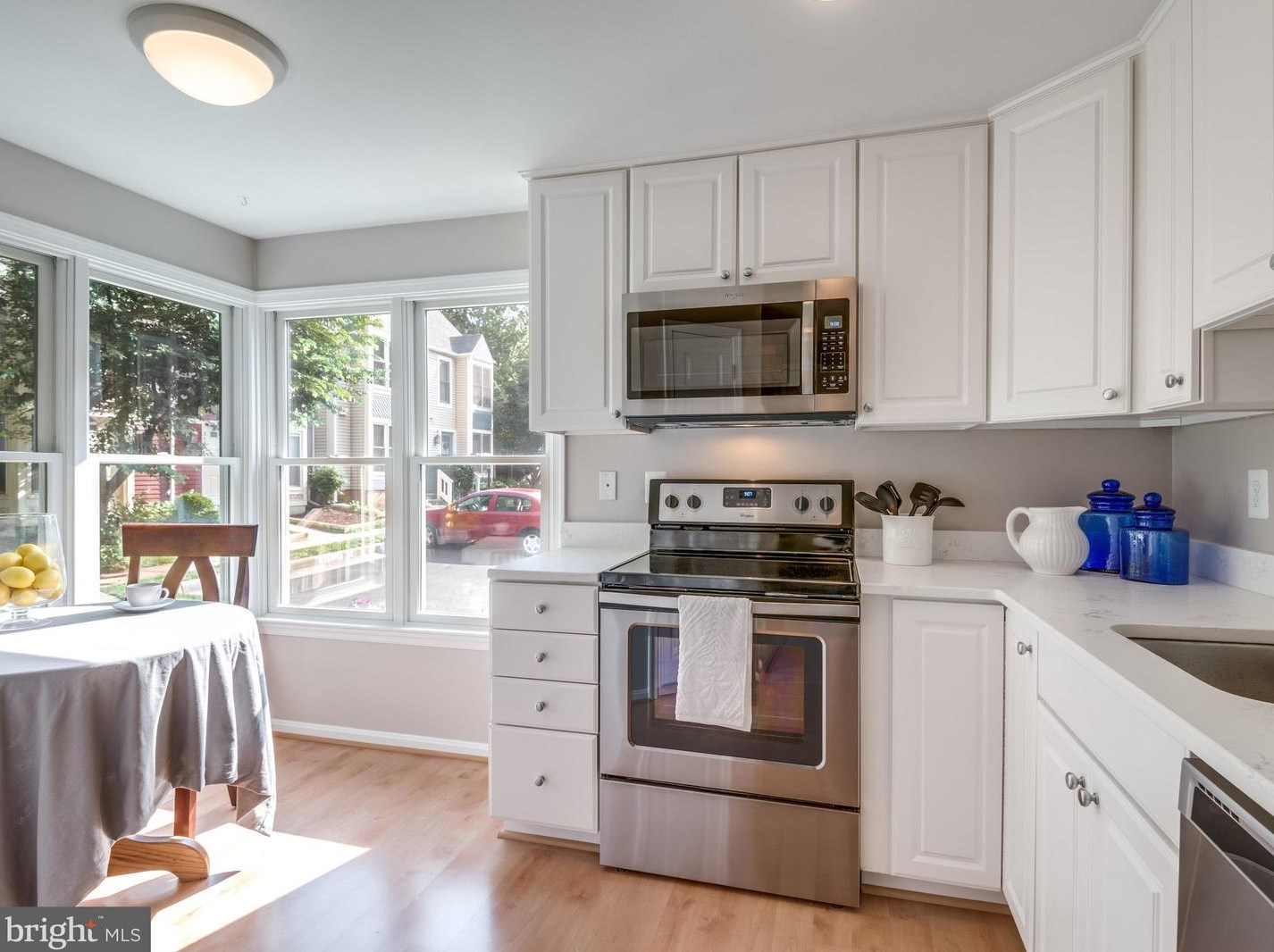 2124 Whisperwood Glen Ln, Herndon, VA 20191