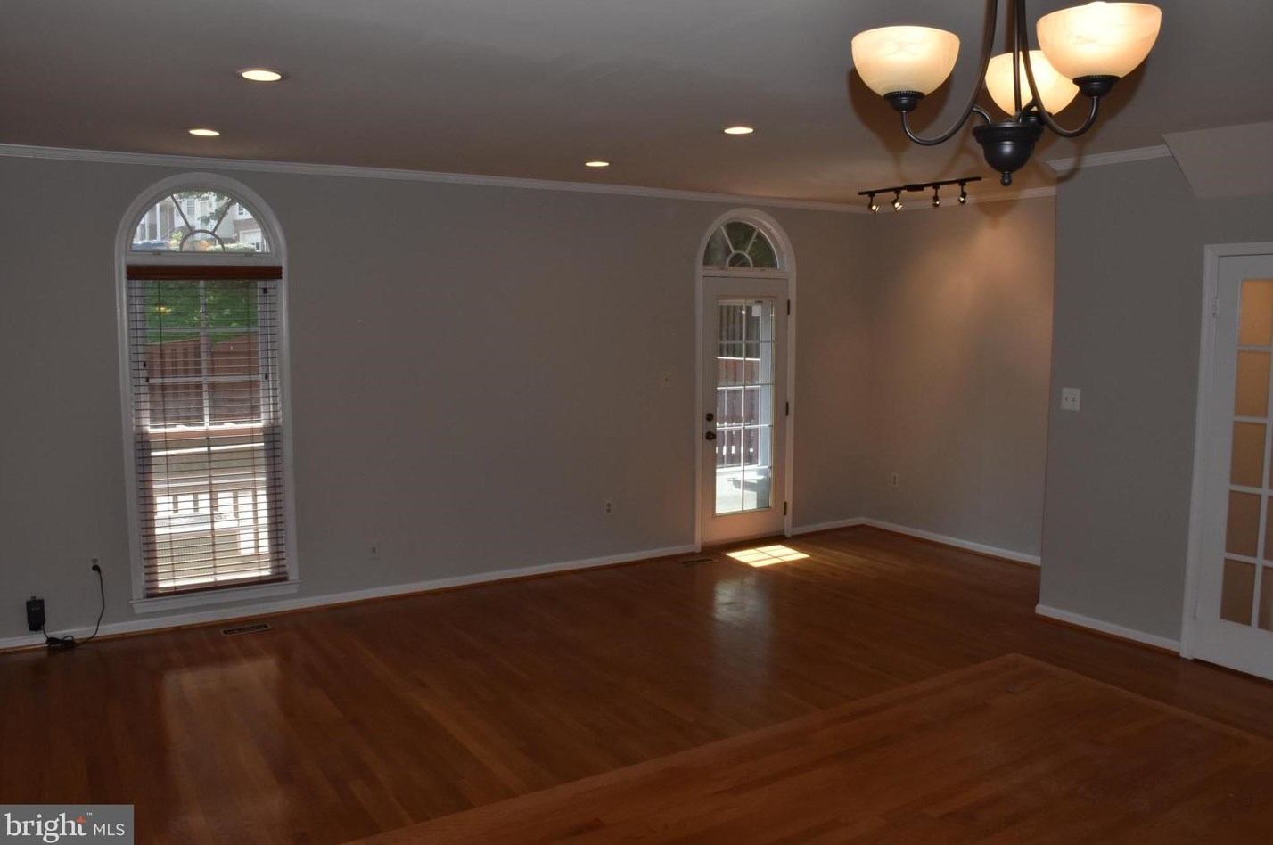 7352 Hidden Knolls Ct, Springfield, VA 22153