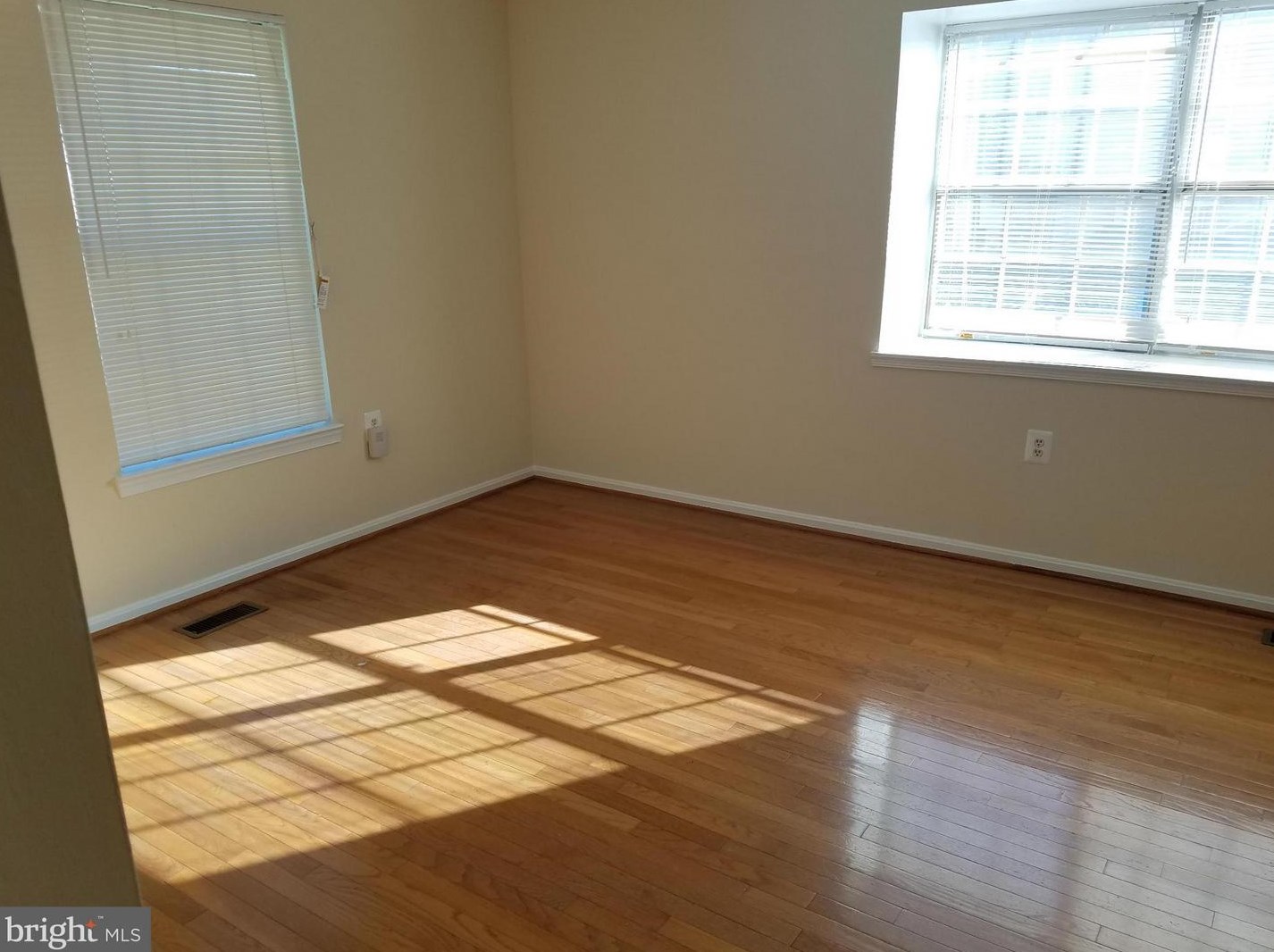 5743 Burke Towne Ct, Springfield, VA 22015