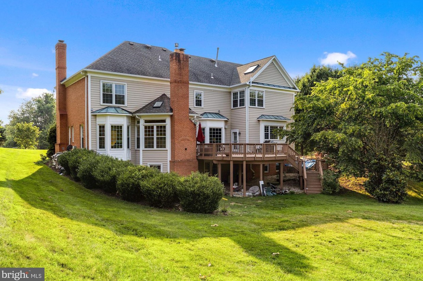 561 Nalls Dairy Ct, Great Falls, VA 22066