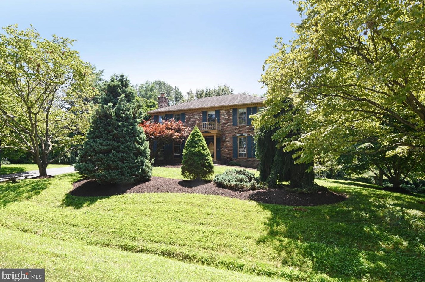 1225 Forestville Dr, Great Falls, VA 22066