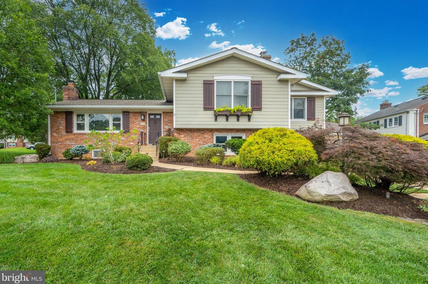 1010 Westwood Dr, Vienna, VA 22180-3647
